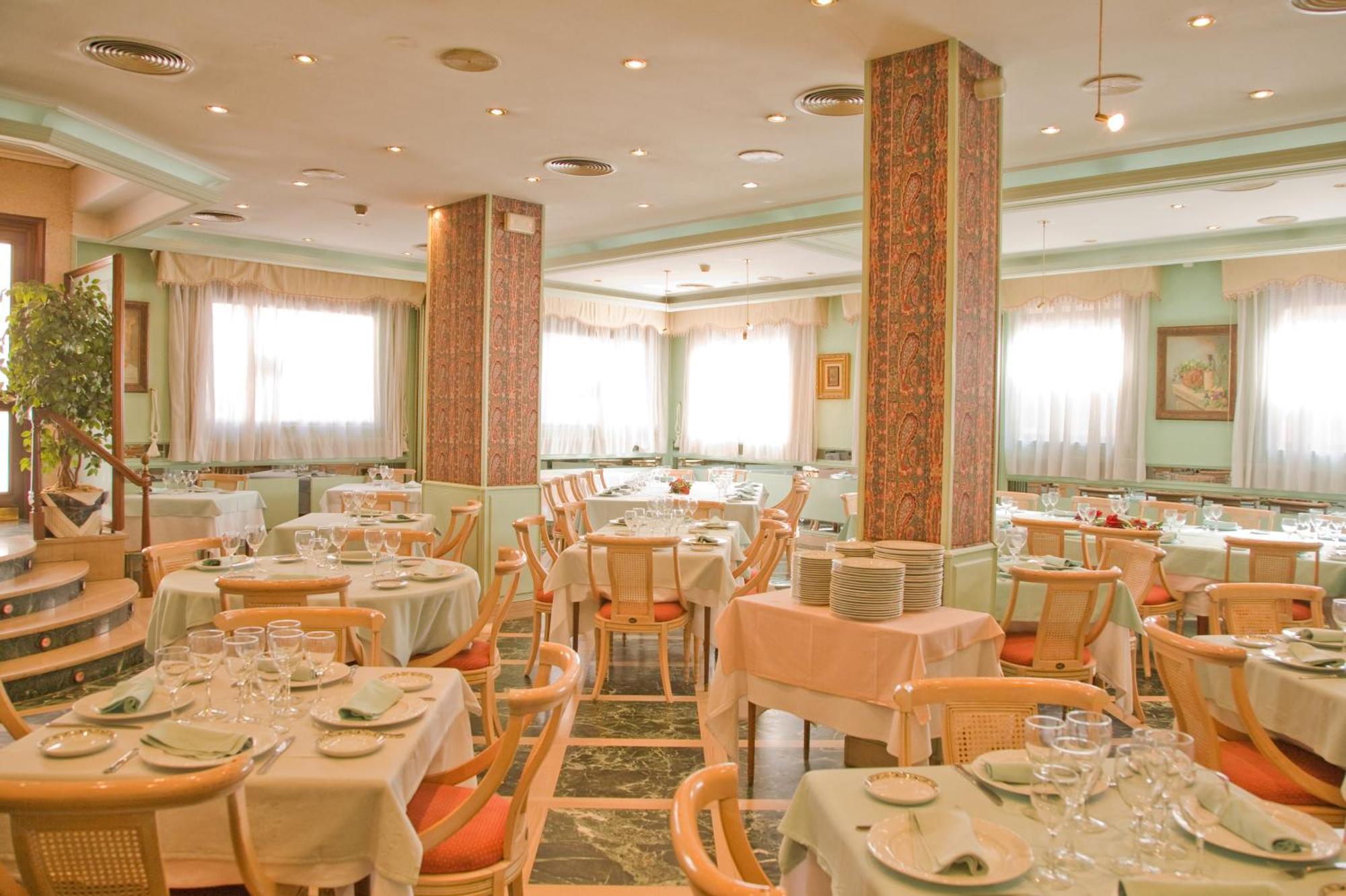 Hotel Tibur Zaragoza Restaurant photo